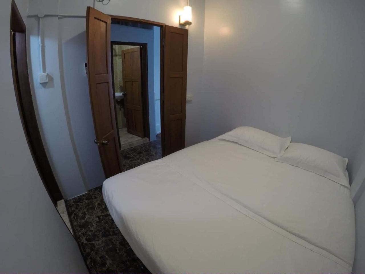 The Old Moulmein Hostel Extérieur photo